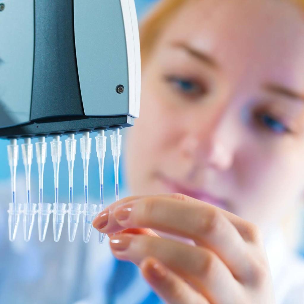 A woman with a multichannel pipette